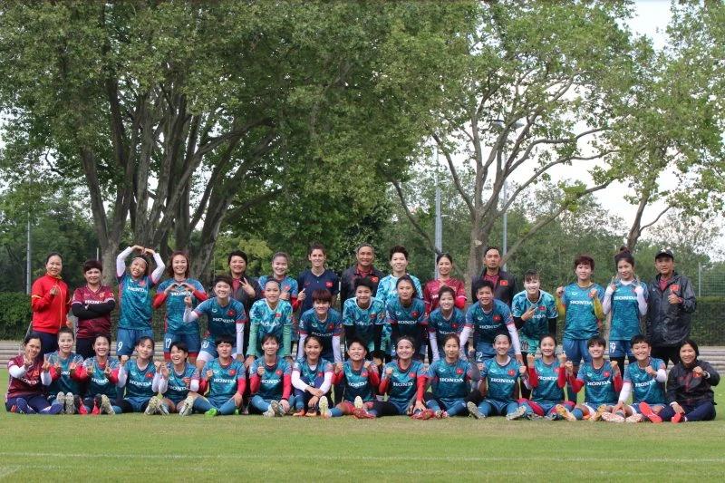 Thầy trò Mai Đức Chung có chuyến tập huấn chất lượng tại Đức. Ảnh: VFF.