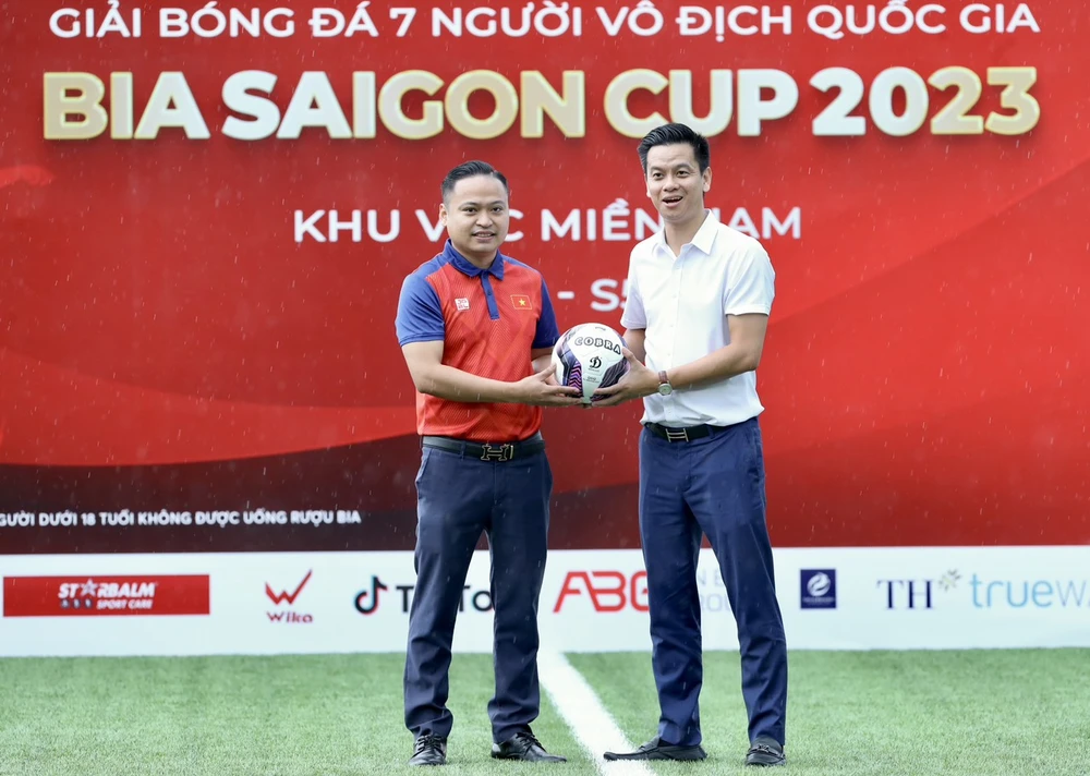 Giám đốc điều hành Công ty cổ phần bóng đá Việt - ông Phạm Ngọc Tuấn bày tỏ: “Trong bối cảnh nền kinh tế gặp nhiều khó khăn, chúng tôi vẫn tiếp tục nhận được sự đồng hành của Bia Saigon cho 2 mùa giải 2023 và 2024 như đã cam kết với cộng đồng. Nắm tay nhau đi trong khó khăn, chúng tôi tin tưởng rằng với sự hỗ trợ mạnh mẽ của Bia Saigon, chúng ta sẽ “phá vỡ giới hạn cùng nhau” để đưa bóng đá 7 người tại Việt Nam phát triển lên những tầm cao mới"..