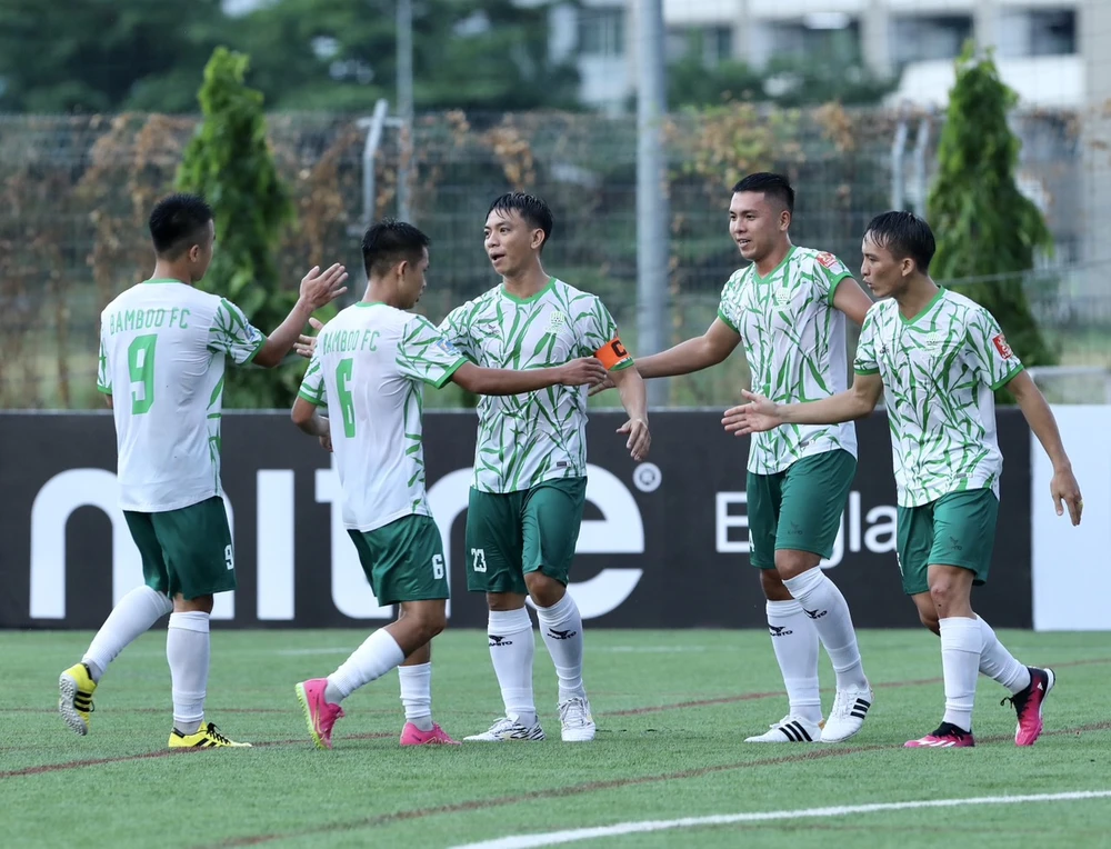 Bamboo bay thẳng lên ngôi đầu bảng sau cơn mưa gôn 5 bàn vào lưới nhà đương kim vô địch Đạt Tín - SPT.