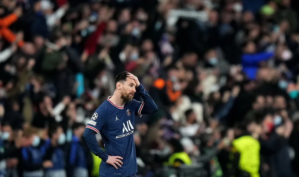 Messi buồn bã khi phải nghe những lời chỉ trích anh từ khán đài sân Công viên các Hoàng tử. Ảnh: GETTY.