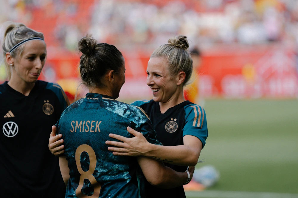 ... và chỉ thua đội hạng nhì thế giới có hai bàn. Ảnh: AN.