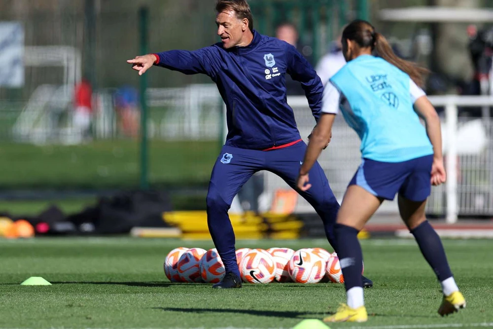 Ông thầy người Pháp mới cầm quân đội tuyển quê hương hồi tháng 3. Ảnh: GETTY.