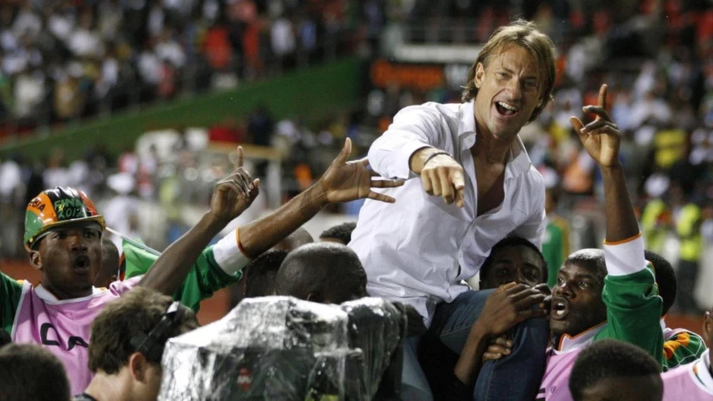 HLV Herve Renard gây chấn động khi dẫn dắt tuyển nam Saudi Arabia đánh bại nhà vô địch thế giới Argentina ở vòng bảng World Cup 2022. Ảnh: GETTY.