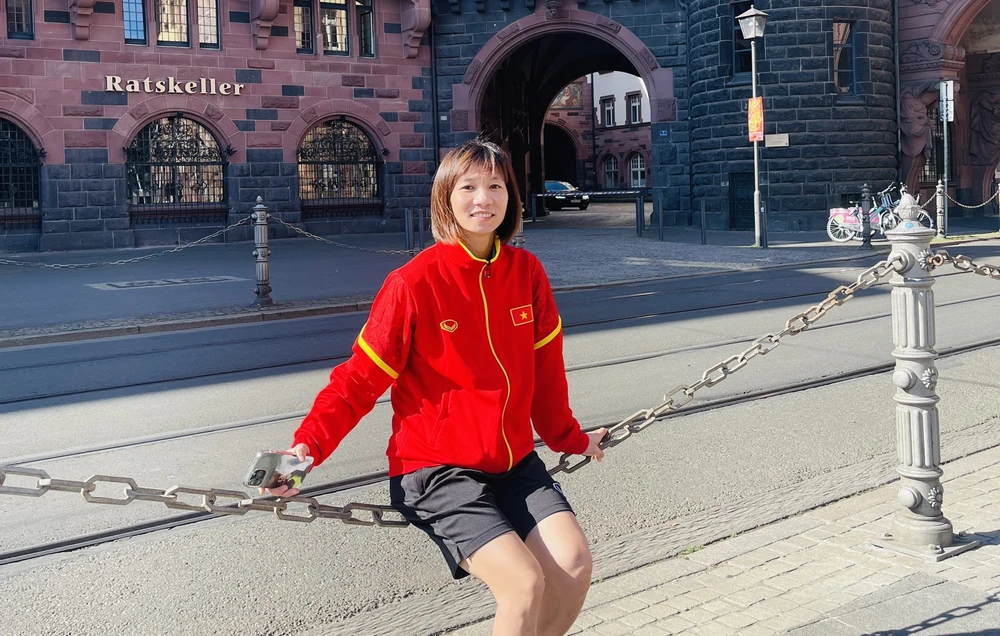 Cô gái quê Quảng Nam cao tuổi nhất đội, là một tấm gương sáng trong nỗ lực vượt qua chính mình. Ảnh: CCT.