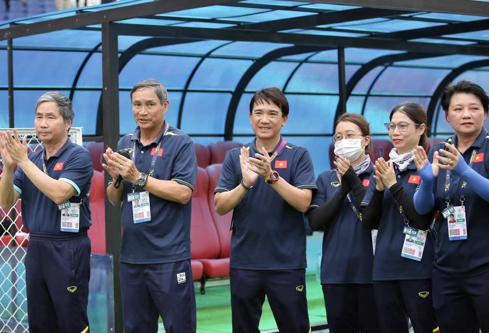 HLV Mai Đức Chung đã trang bị chu đáo về mọi thứ cho các học trò. Ảnh: GETTY.