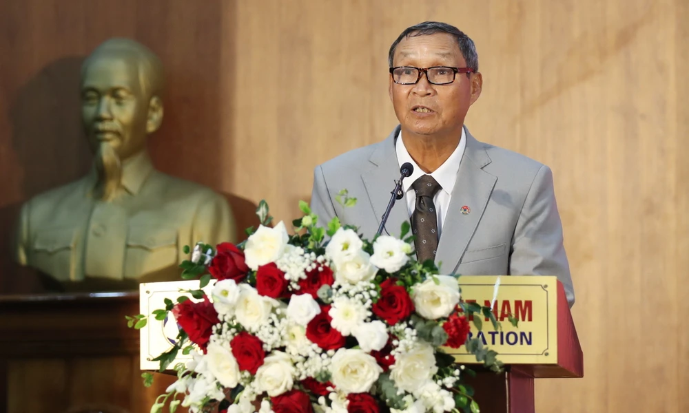 HLV Mai Đức Chung cùng các học trò quyết tâm chơi World Cup với tinh thần cao nhất. Ảnh: ANH THỎA.