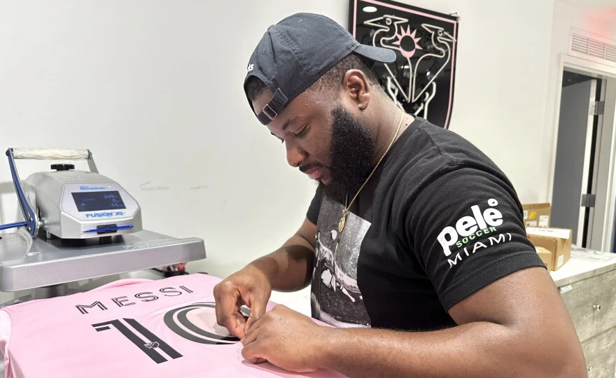 Áo đấu của Messi tại CLB Inter Miami gây sốt. Ảnh: GETTY.