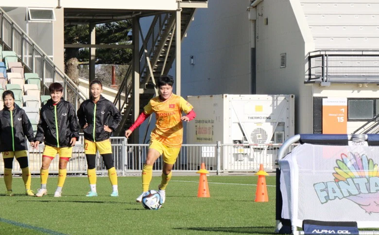 Tuyển nữ Việt Nam có hai buổi tập trên đất New Zealand. Ảnh: VFF.