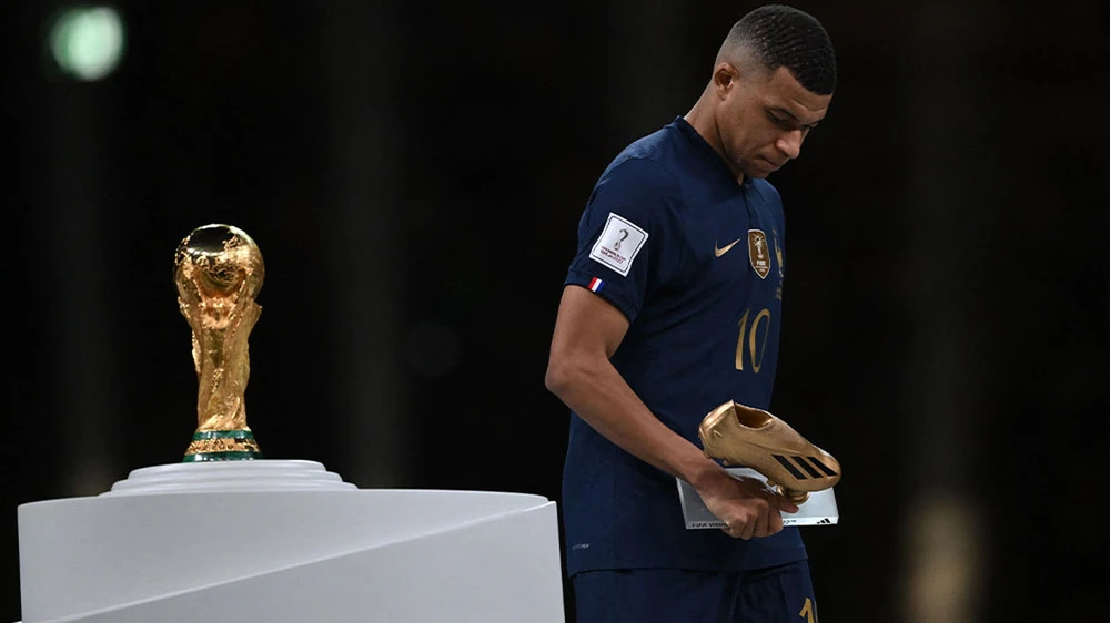 Mbappe cho rằng ở PSG không thoải mái như khi chơi cho tuyển Pháp. Ảnh: GETTY.