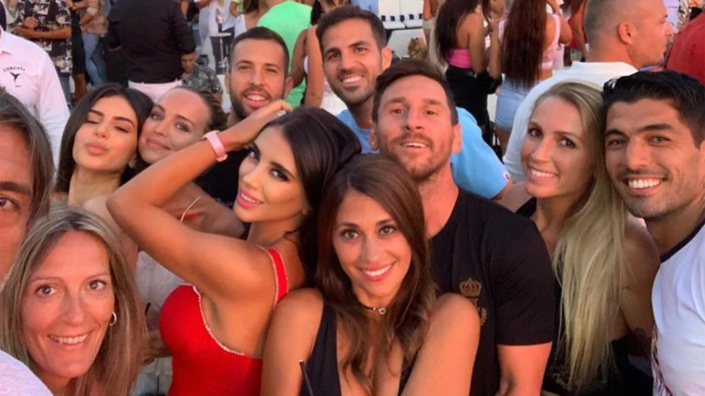 Vợ chồng Suarez là những người bạn thân thiết của gia đình Messi. Ảnh: GETTY. Vợ chồng Suarez là những người bạn thân thiết của gia đình Messi. Ảnh: GETTY.