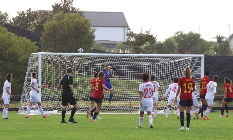 HLV Mai Đức Chung đã thử nghiệm nhiều vị trí trong trận giao hữu cuối cùng với tuyển nữ Tây Ban Nha trước thềm World Cup 2023. Ảnh: VFF.