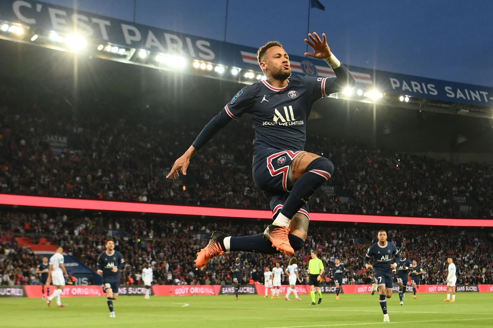 Neymar vẫn giữ kỷ lục chuyển nhượng cao nhất thế giới khi đầu quân cho PSG vào năm 2017. Ảnh: GETTY. Neymar vẫn giữ kỷ lục chuyển nhượng cao nhất thế giới khi đầu quân cho PSG vào năm 2017. Ảnh: GETTY.