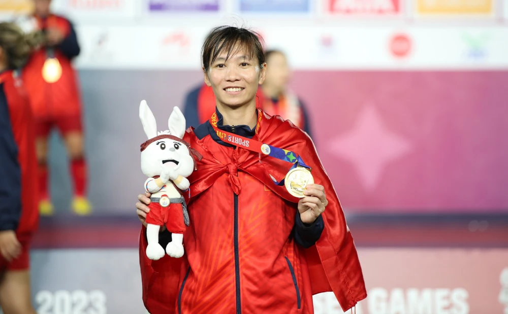 Thùy Trang cùng đồng đội giành ngôi vô địch SEA Games 32 lần thứ 4 liên tiếp hồi tháng 5 vừa qua tại Campuchia. Ảnh: ANH PHƯƠNG.