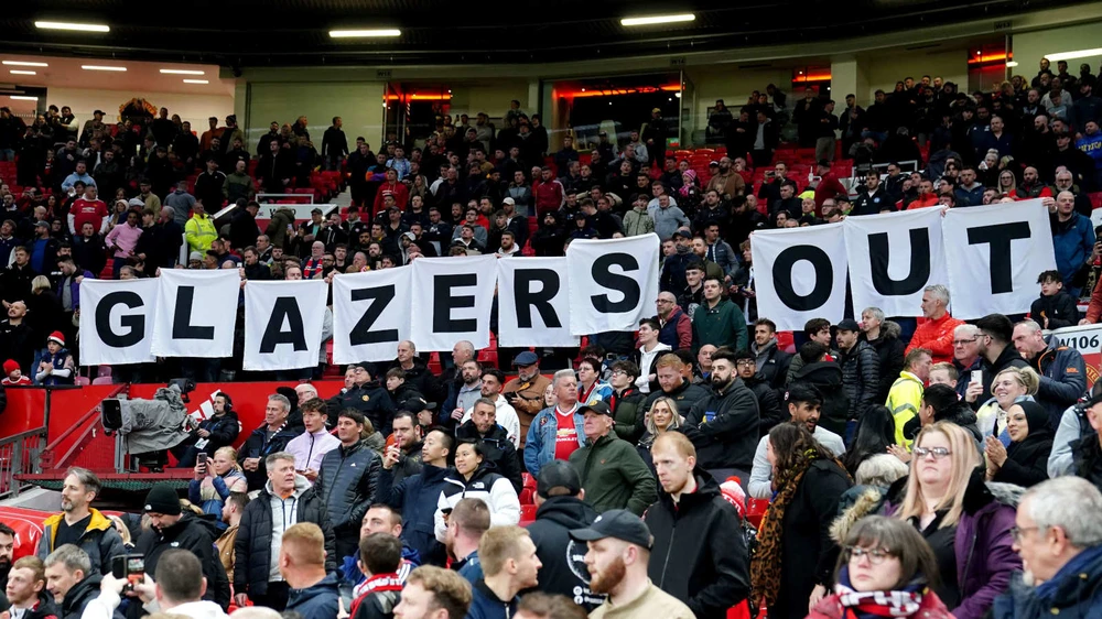 Đông đảo cổ động viên Manchester United không muốn sự hiện diện của nhà Glazer. Ảnh: GETTY.