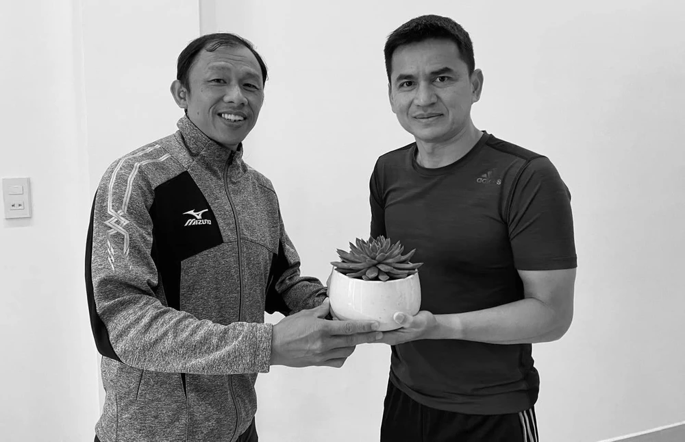 Zico Thái nhớ mãi những tình cảm của trợ lý Dương Minh Ninh. Ảnh: AN.