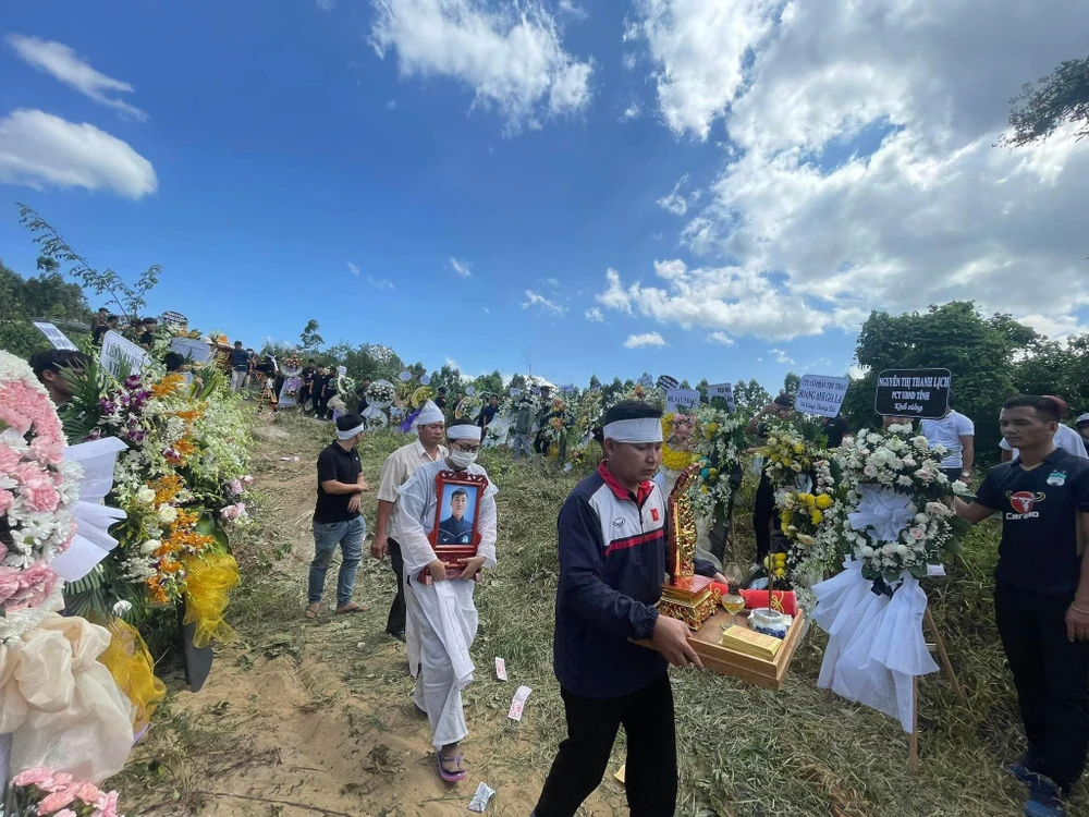 Tiễn đưa bác sĩ Đào Trọng Trí về nơi an nghỉ cuối cùng...