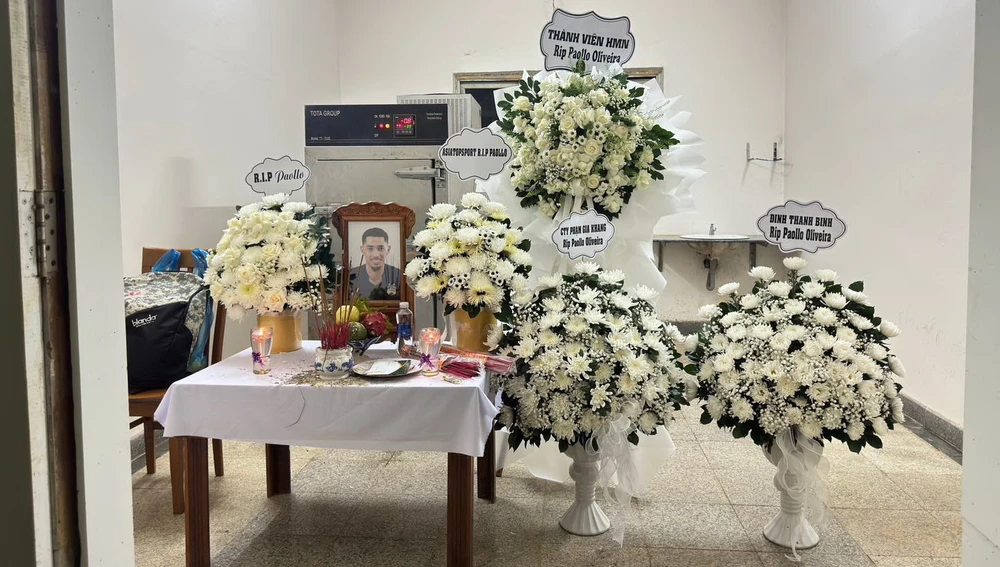 ... và một giờ sau, thi thể anh sẽ chuyển về Trung tâm Pháp y TP.HCM. Ảnh: CDV.