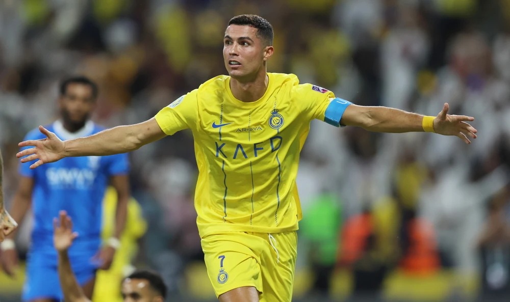 Ronaldo cùng đồng đội Al Nassr vừa đăng quang cúp các CLB Saudi Arabia nhưng đội bóng của anh đã thua hai trận đầu mùa Saudi Pro League. Ảnh: GETTY.