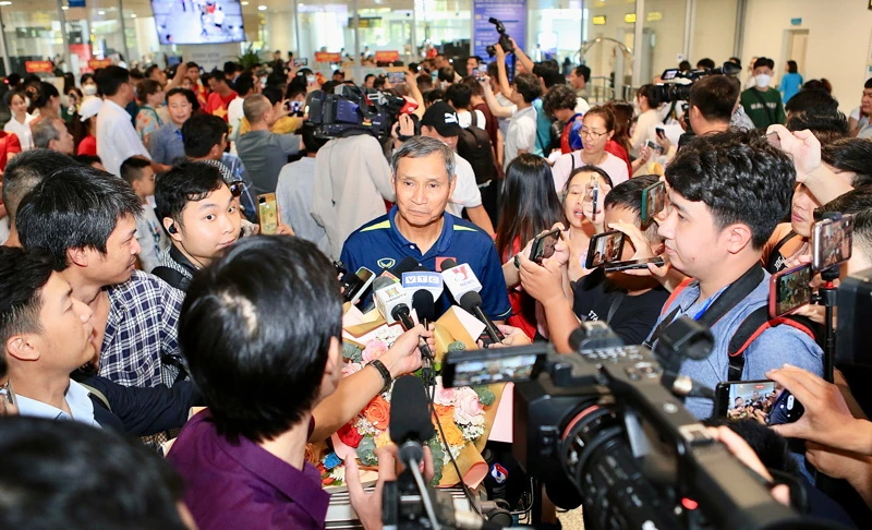 HLV Mai Đức Chung cho biết các tuyển thủ nữ Việt Nam cố gắng đi càng sâu càng tốt ở giải châu Á sắp tới. Ảnh: VFF. HLV Mai Đức Chung cho biết các tuyển thủ nữ Việt Nam cố gắng đi càng sâu càng tốt ở giải châu Á sắp tới. Ảnh: VFF.