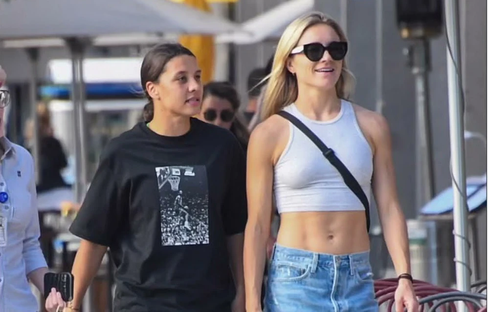 Cả hai thường đi mua sắm ở những hãng thời trang lớn. Ảnh: GETTY.