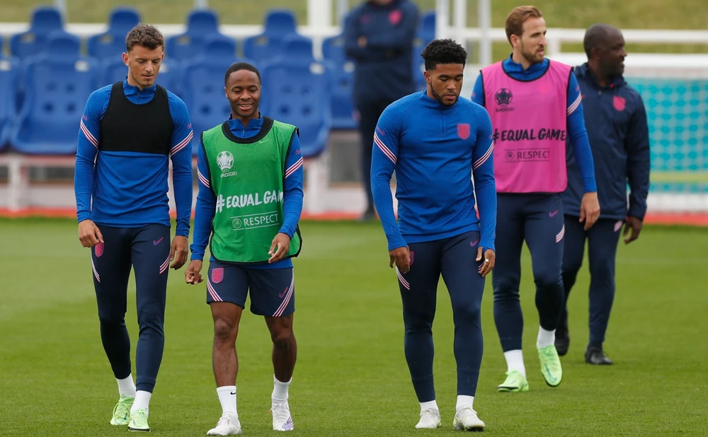 Sterling bị loại trong khi tiền đạo Harry Kane tiếp tục là đầu tàu của tuyển Anh. Ảnh: GETTY.