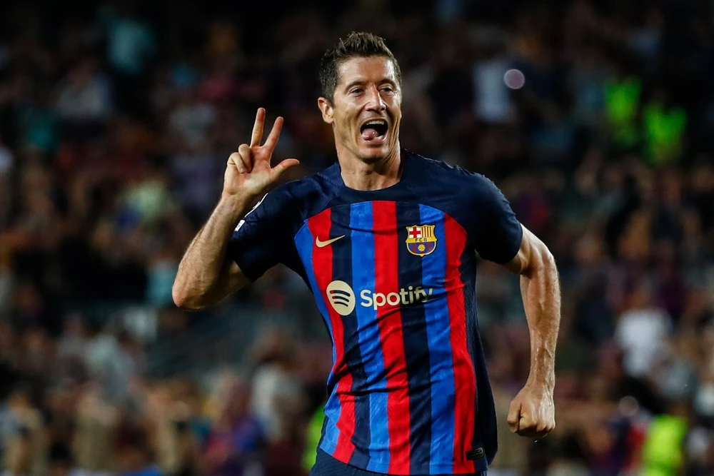 Lewandowski muốn gắn bó lâu dài với Barca, thay vì sang chơi bóng ở Vùng Vịnh ở tuổi lão tướng. Ảnh: GETTY.