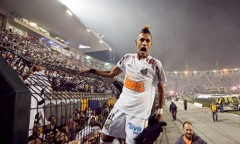 Neymar có một khoảng thời gian khởi đầu sự nghiệp đầy hạnh phúc ở CLB Santos. Ảnh: GETTY.