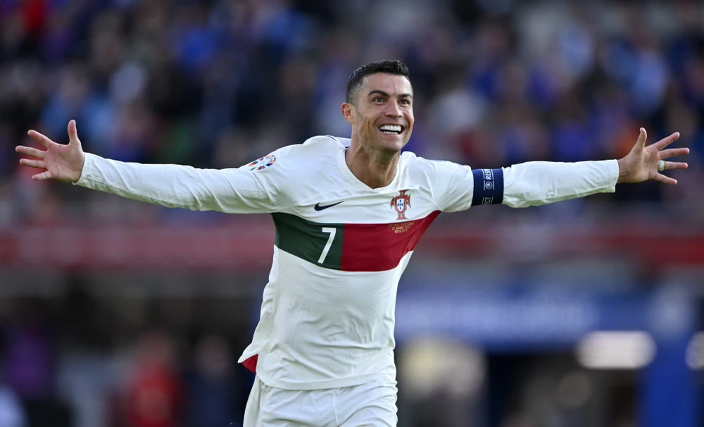 Siêu sao người Bồ Đào Nha vẫn tỏa sáng trong màu áo đội tuyển quốc gia ở tuổi 38. Ảnh: GETTY.