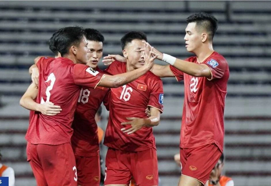 hlv-troussier-chuan-bi-chong-iraq-vua-thang-indonesia-5-1 (1).jpg