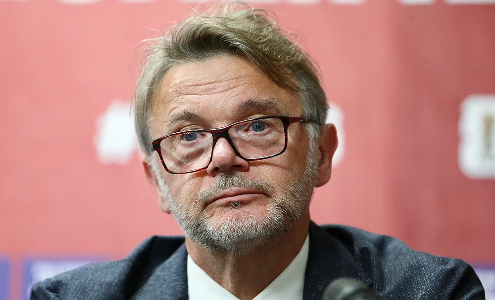 hlv-troussier-chuan-bi-chong-iraq-vua-thang-indonesia-5-1 (3).jpg