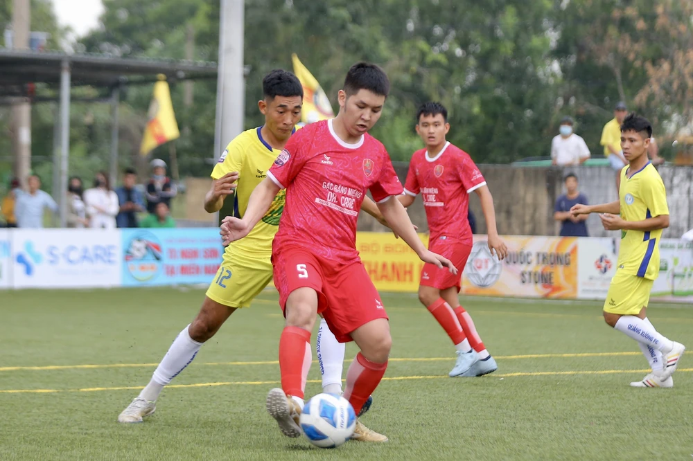 am-ap-tinh-dong-huong-thanh-hoa-o-cuoc-choi-lon-bong-da (1).jpg