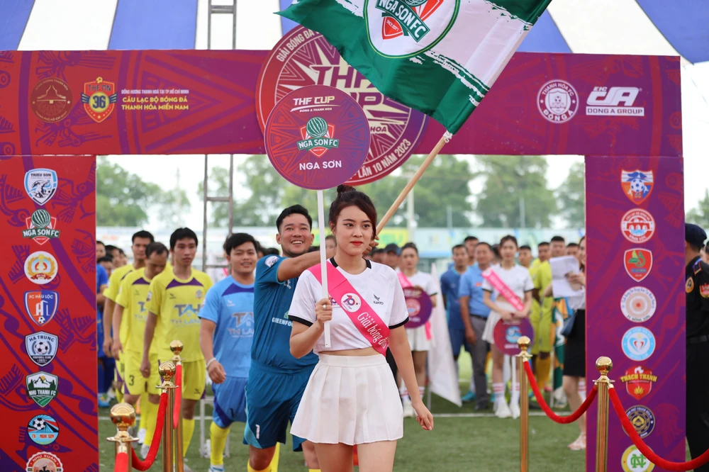 am-ap-tinh-dong-huong-thanh-hoa-o-cuoc-choi-lon-bong-da (10).jpg