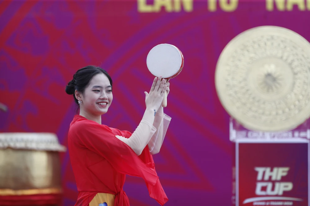 am-ap-tinh-dong-huong-thanh-hoa-o-cuoc-choi-lon-bong-da (4).jpg