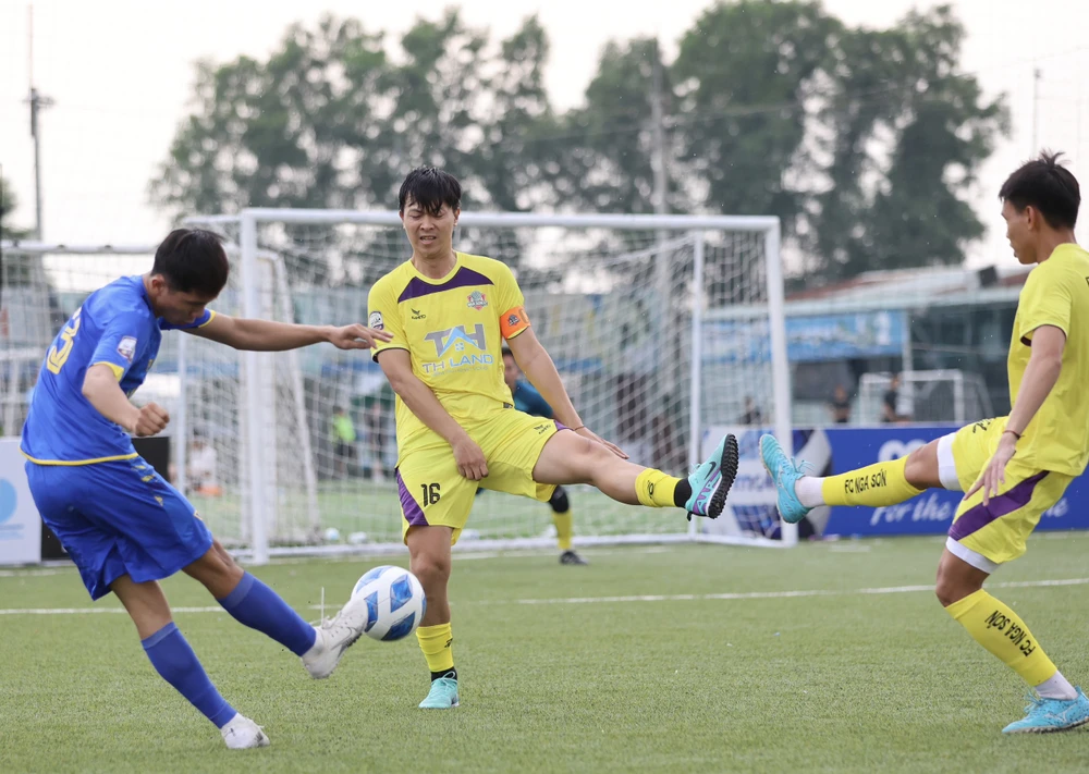 am-ap-tinh-dong-huong-thanh-hoa-o-cuoc-choi-lon-bong-da (6).jpg