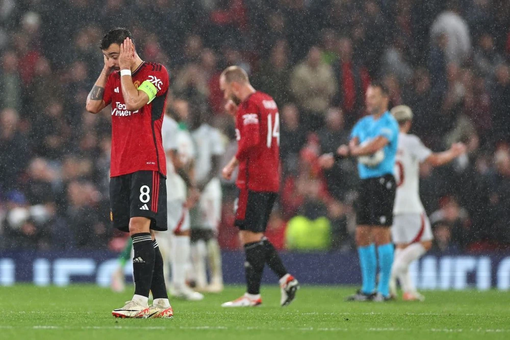 man-united-va-noi-am-anh-o-dia-nguc-galarasaray (3).jpg