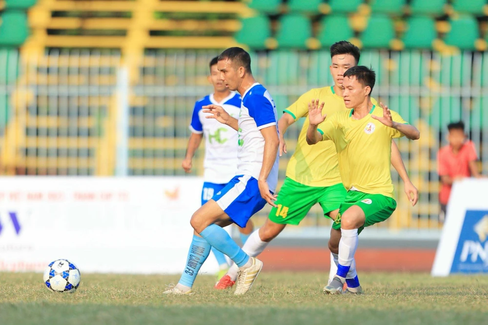 hoa-canh-fc-dang-quang-giai-doanh-nghiep-viet-nam-2023 (5).jpg