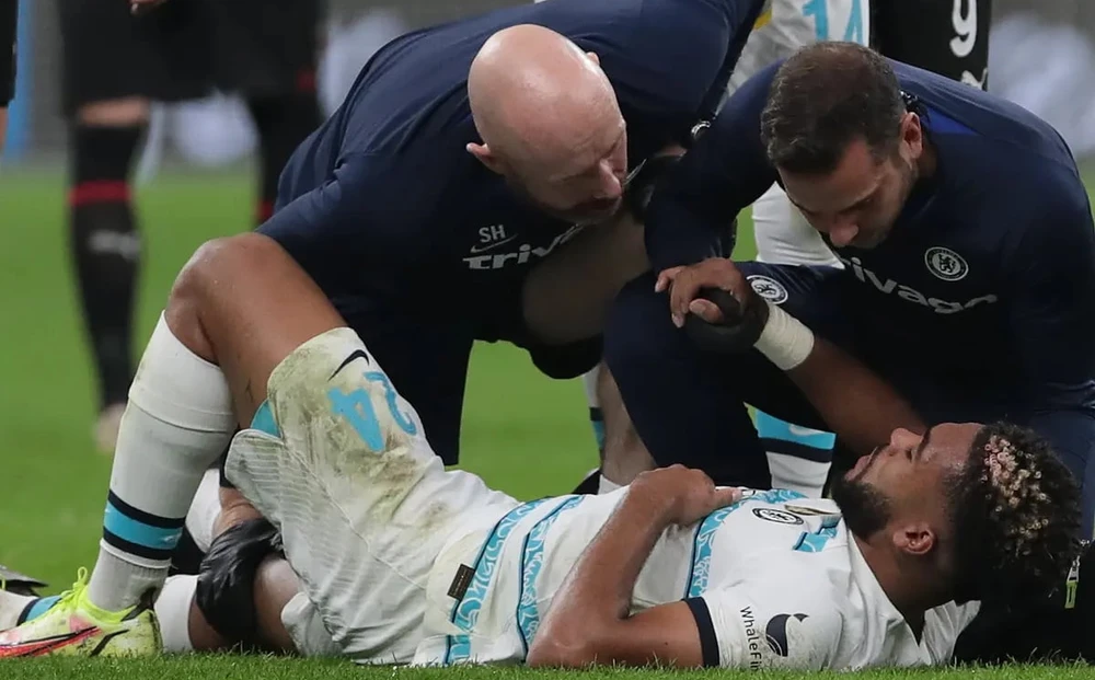 song-ngam-va-bao-chan-thuong-tan-pha-chelsea (2).jpg