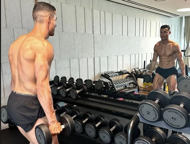 ronaldo-khien-ca-the-gioi-phai-mo-uoc-va-ganh-ty (1).png