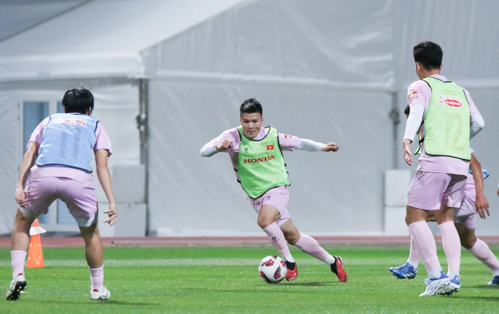 nong-hlv-troussier-giu-lai-ho-tan-tai-gach-4-cai-ten (3).jpg