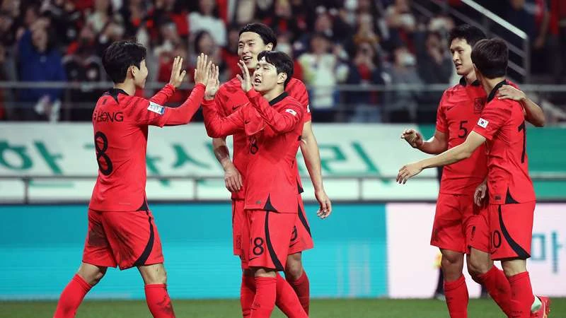 ky-luc-va-con-so-an-tuong-sau-vong-bang-asian-cup (3).jpg