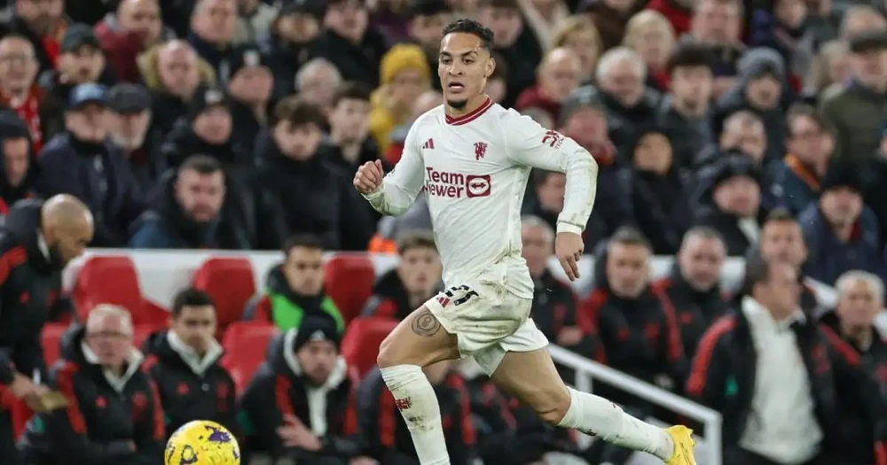 rashford-xuat-hien-sau-khi-bo-doi-va-tranh-cai-gay-gat-voi-hlv-ten-hag (2).jpg