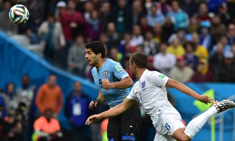 suarez-giai-nghe-cung-luc-voi-messi (1).jpg