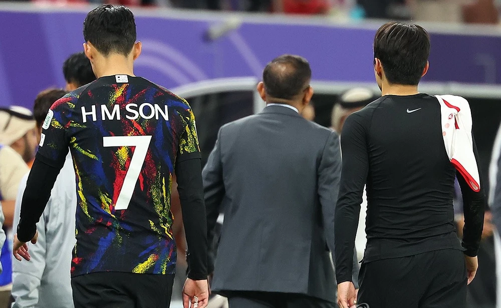 xo-xat-voi-doi-truong-son-heung-min-ngoi-sao-psg-lee-kang-in-bi-trung-phat (3).jpg