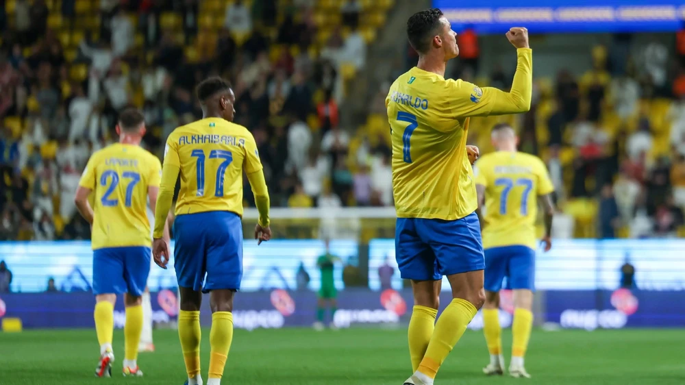 ronaldo-tiep-tuc-danh-bai-messi (3).jpg