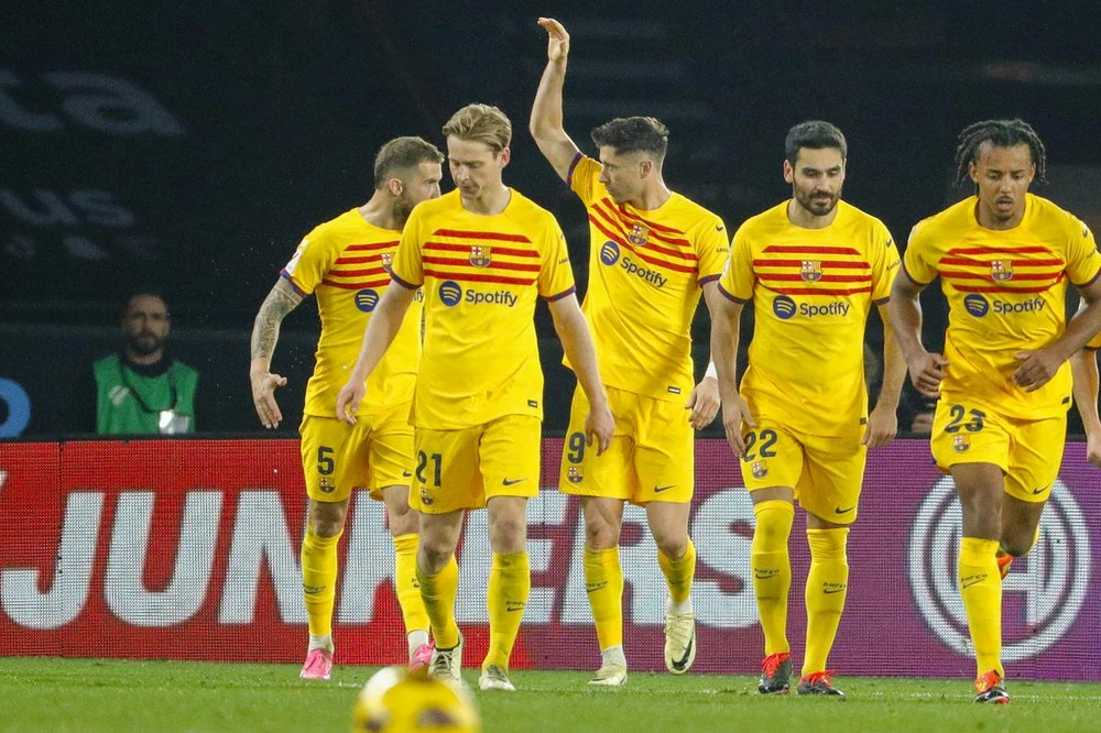 lewandowski-qua-mat-messi-va-ronaldinho (2).jpg