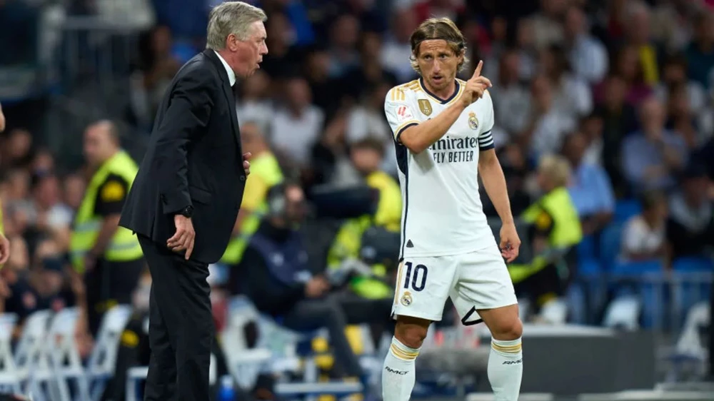 modric-chia-tay-real-madrid-gia-nhap-doi-bong-cua-messi (1).jpg