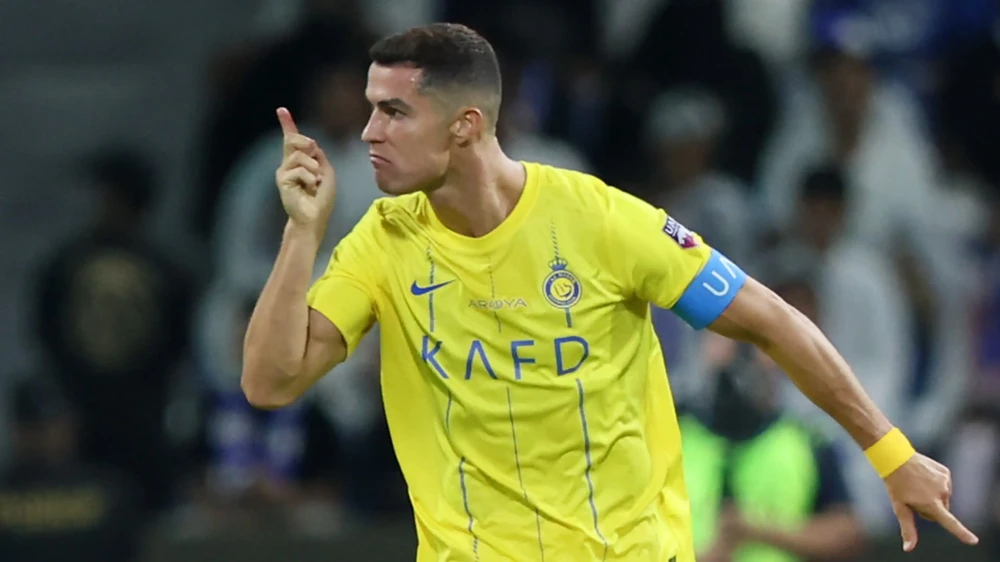 ronaldo-bi-trung-phat-vi-hanh-vi-bat-lich-su (1).png