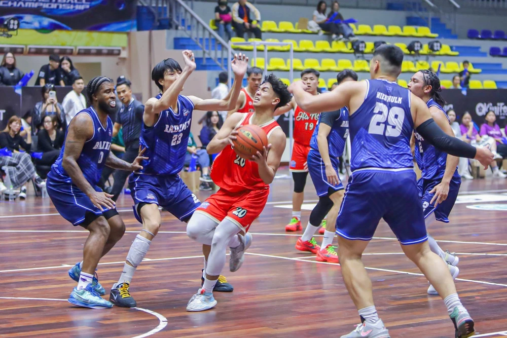 anh-hao-bong-ro-hoi-tu-tai-saigon-proam-basketball-cup (1).jpg