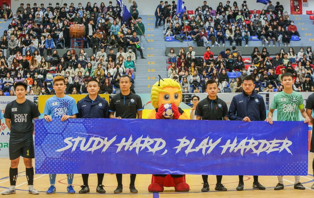 sv5-san-choi-lon-cua-futsal-sinh-vien (1).jpg