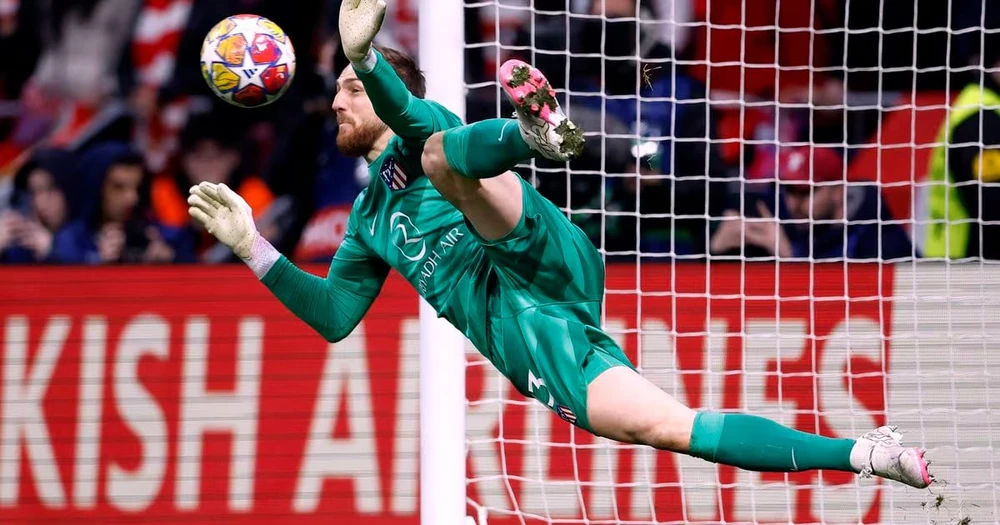 griezmann-che-nhao-toi-do-sanchez-cua-inter-la-ke-hen-nhat (3).jpg